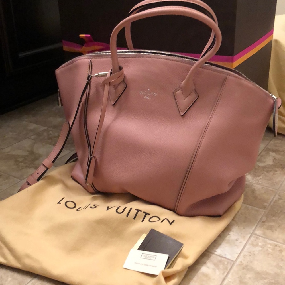 NEW Louis Vuitton Lockit MM Magnolia
